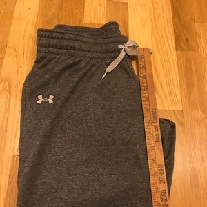 Women’s UnderArmour sweatpants
